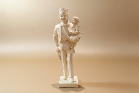 Editorial without words statue on flat base